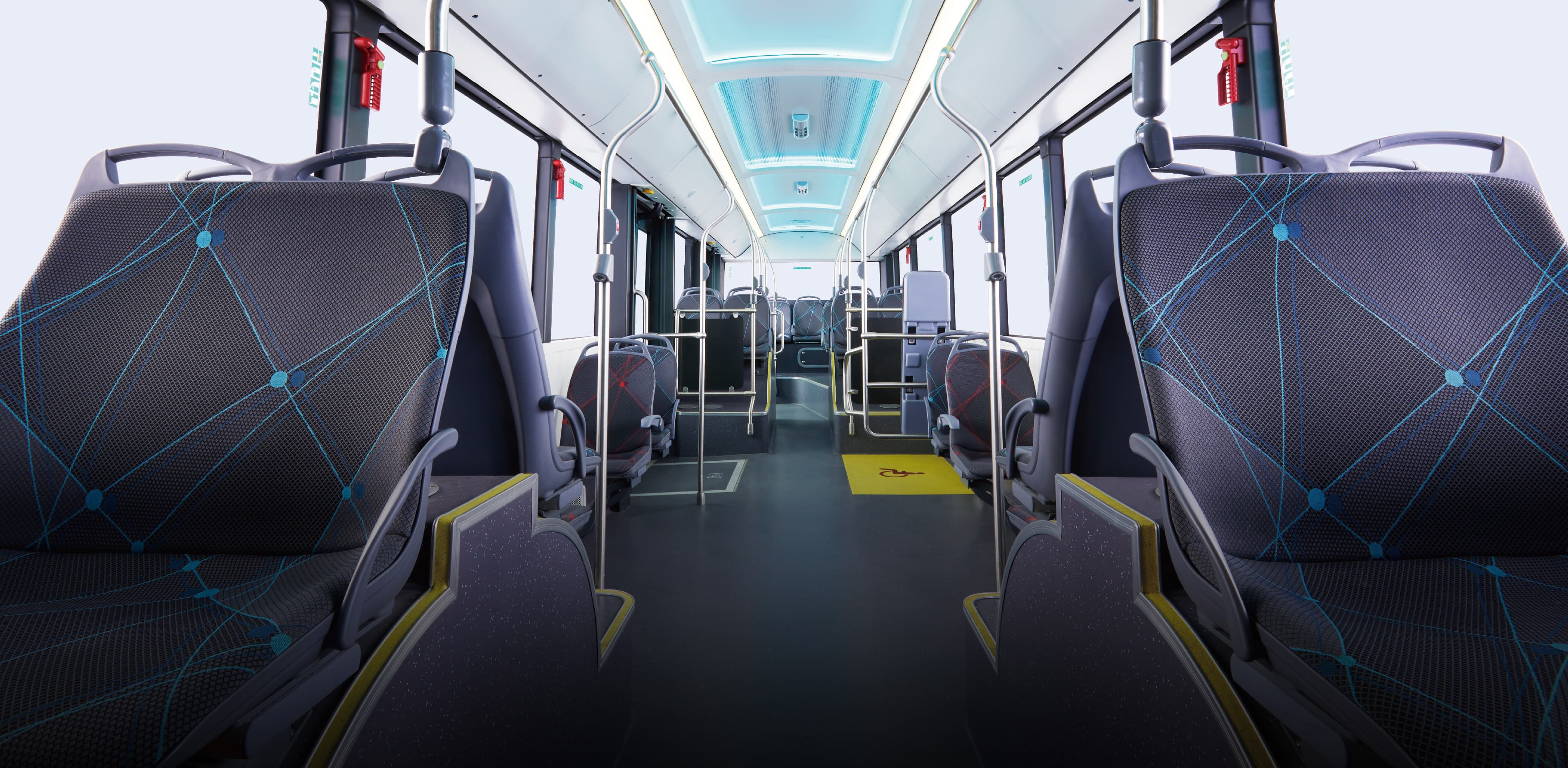 La experiencia del bus futurista nunca consiste en caber más, sino en sentarse mejor