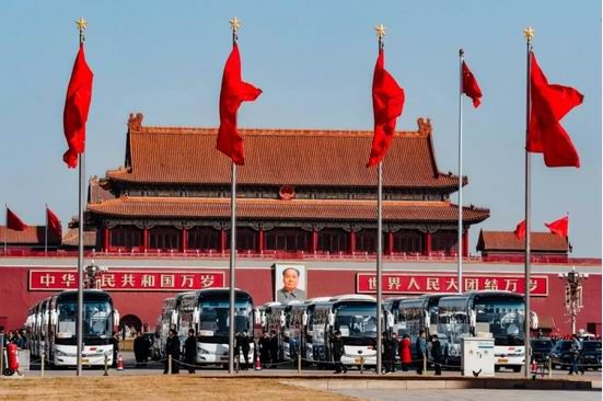 Dar servicio a las ¨dos sesiones¨ nacionales de China por los 15 años consecutivos Dar servicio a las ¨dos sesiones¨ nacionales de China por los 15 años consecutivos