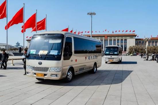 Dar servicio a las ¨dos sesiones¨ nacionales de China por los 15 años consecutivos Dar servicio a las ¨dos sesiones¨ nacionales de China por los 15 años consecutivos