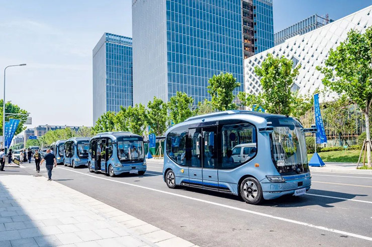 El Primer Ministro de Singapur, Lee Hsien Loong, prueba el autobús de conducción inteligente Xiaoyu de Yutong El Primer Ministro de Singapur, Lee Hsien Loong, prueba el autobús de conducción inteligente Xiaoyu de Yutong